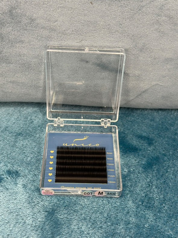 Unico Lash Extensions – Premium Mixed-Length Tray (6 Rows Mini Box)
