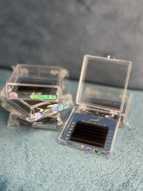 Unico Lash Extensions – Premium Mixed-Length Tray (6 Rows Mini Box)